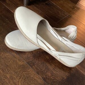 UGG Espadrille Tippie Nubuck Leather Flats Size 10 Effortless Chic Normcore